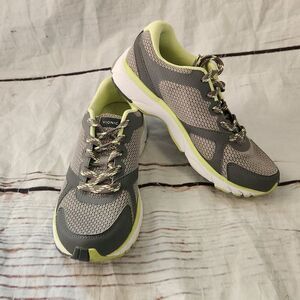 Vionic Tokyo Sneaker Size 7